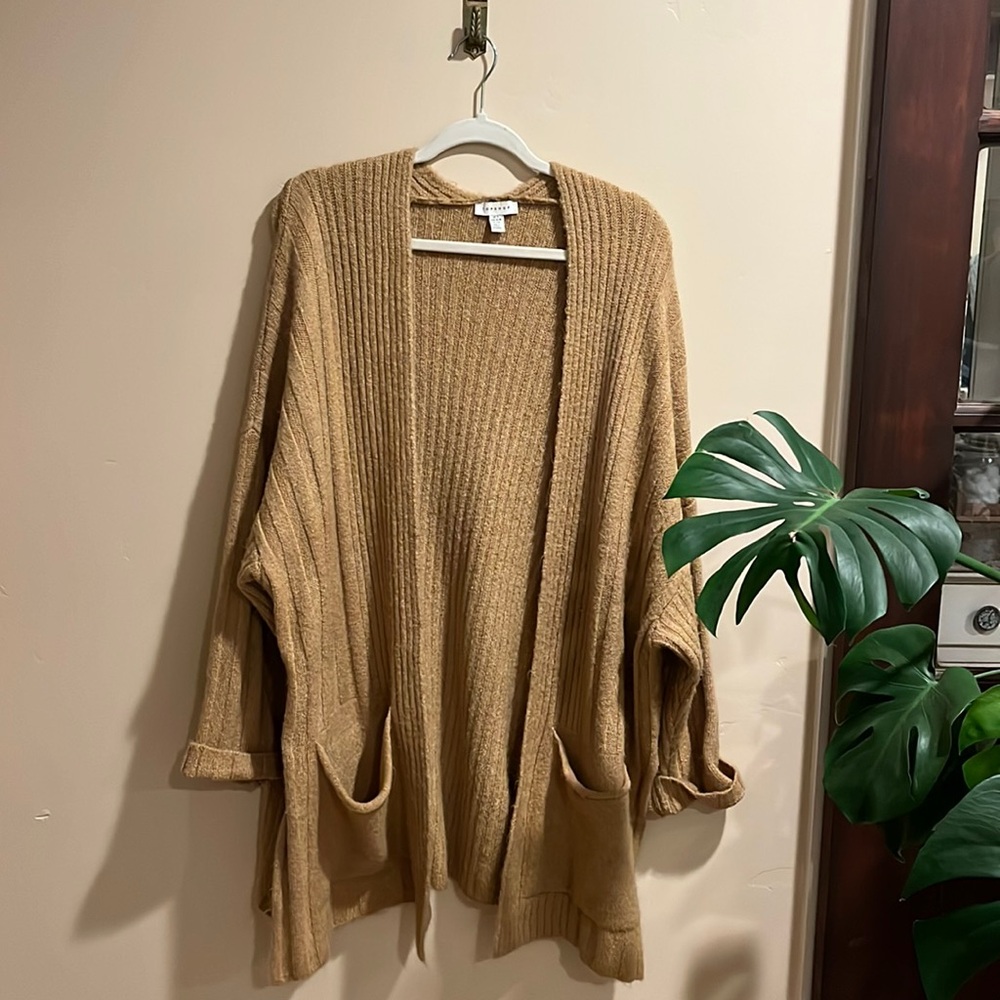 Topshop Oversized tan knit cardigan size 4-6. W pockets